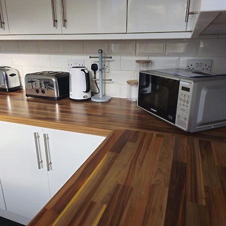 Delightful Room By Gloucester Road Бристол Екстериор снимка