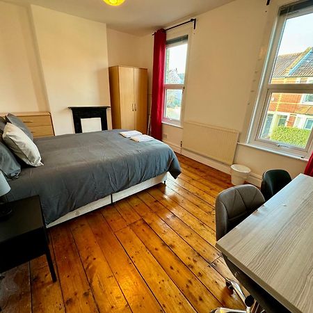 Delightful Room By Gloucester Road Бристол Екстериор снимка